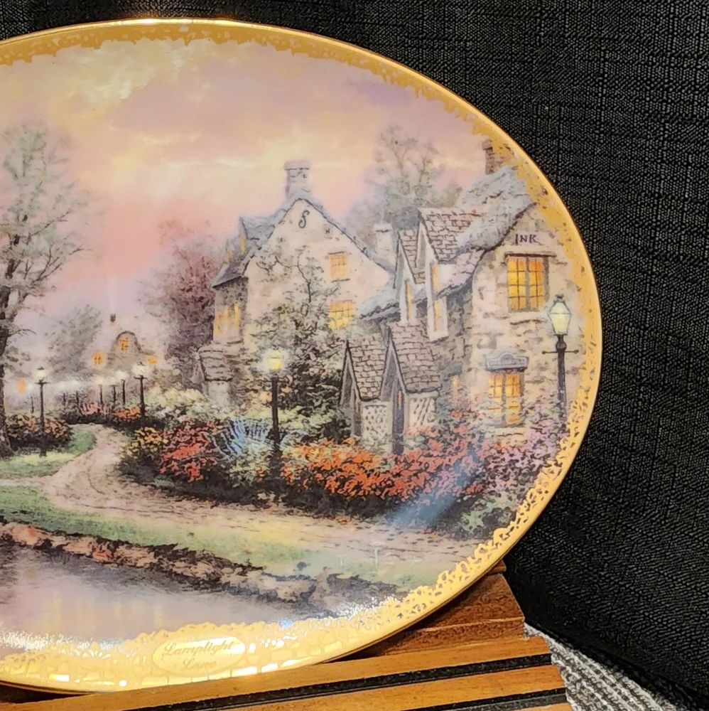 Thomas Kinkade - Lamplight Lane - Collectable plate.